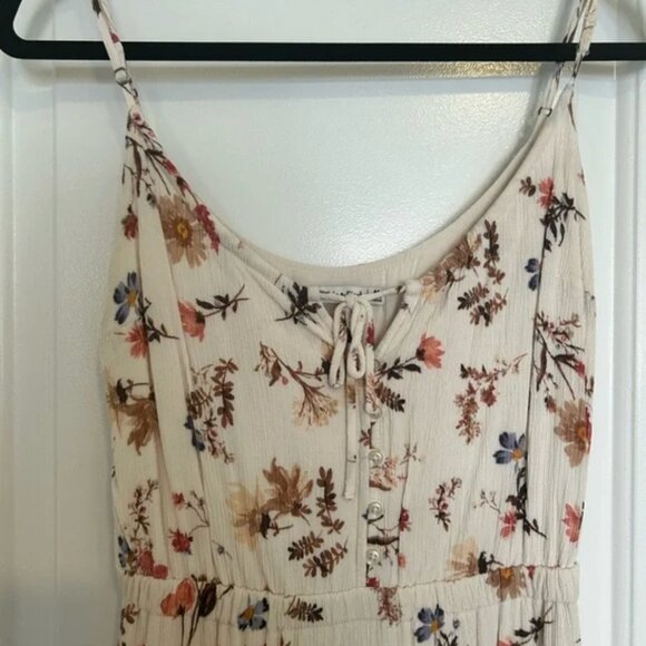 Abercrombie & Fitch Easy Waist Tiered Midaxi Dress in Cream Floral - Picture 2 of 3